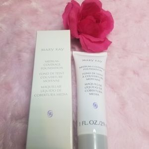 Marykay medium coverage foundatoin IVORY 204